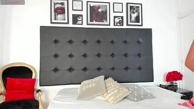 SaraDreamss online show from January 24, 8:32 pm