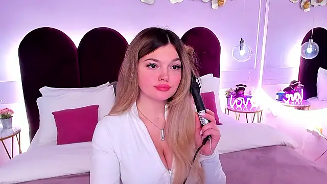 ZaraBloom online show from March 9, 3:16 pm