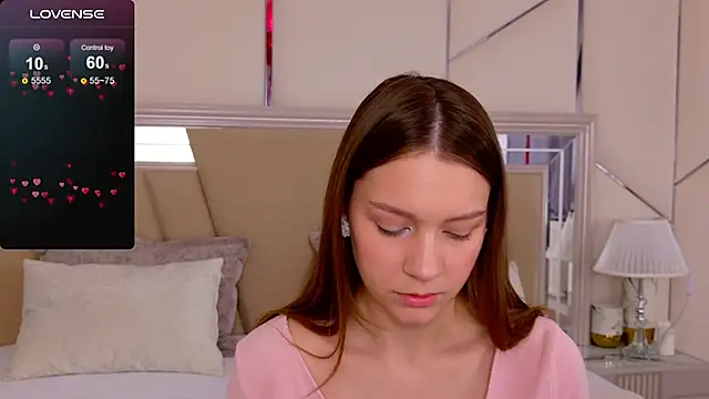 Snapshot of AliceBrayan chatting on February 17, 8:19 am AliceBrayan online show from February 17, 8:19 am