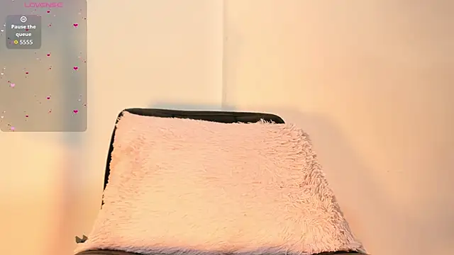 Sofia Burbano online show from December 19, 9:00 pm