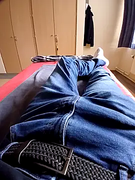 Snapshot of pascalino100 chatting on February 21, 10:49 am pascalino100 online show from February 21, 10:49 am