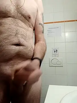 Snapshot of pascalino100 chatting on February 22, 8:13 am pascalino100 online show from February 22, 8:13 am