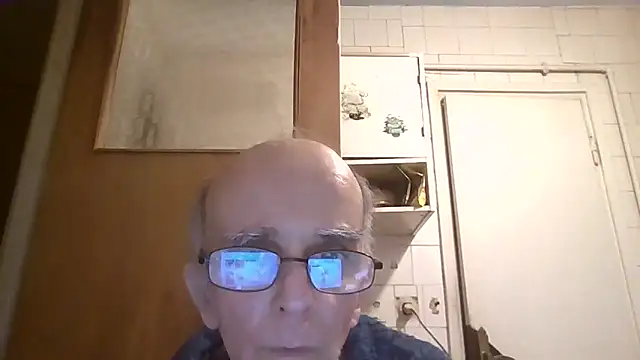 Snapshot of mariusica1@xh chatting on April 1, 7:00 pm mariusica1xh online show from April 1, 7:00 pm