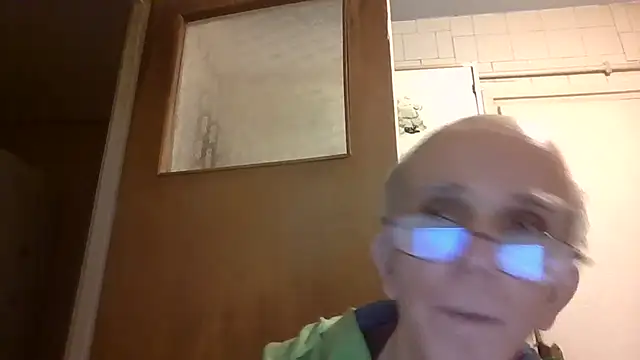 Snapshot of mariusica1@xh chatting on April 5, 8:06 pm mariusica1xh online show from April 5, 8:06 pm