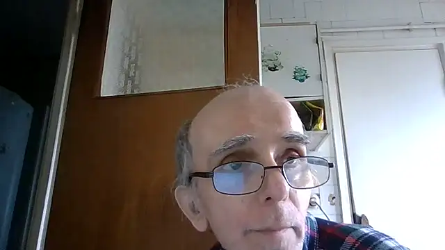 Snapshot of mariusica1@xh chatting on April 10, 1:05 pm mariusica1xh online show from April 10, 1:05 pm