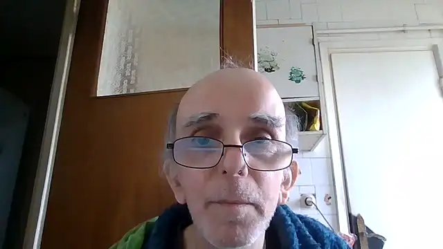 Snapshot of mariusica1@xh chatting on April 11, 9:46 am mariusica1xh online show from April 11, 9:46 am