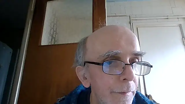 Snapshot of mariusica1@xh chatting on April 12, 10:53 am mariusica1xh online show from April 12, 10:53 am