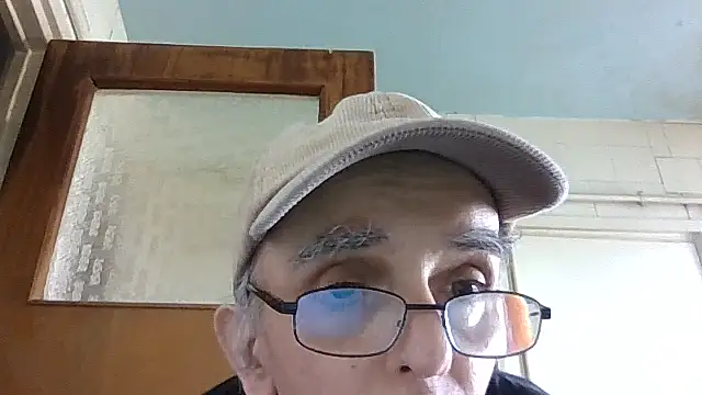 Snapshot of mariusica1@xh chatting on April 16, 8:48 am mariusica1xh online show from April 16, 8:48 am