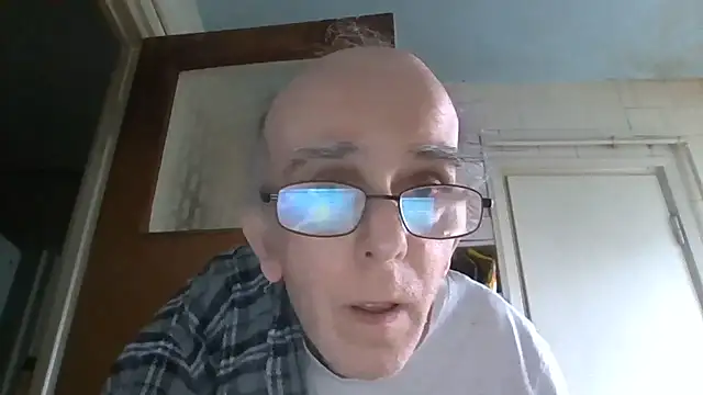 Snapshot of mariusica1@xh chatting on May 17, 6:33 am mariusica1xh online show from May 17, 6:33 am