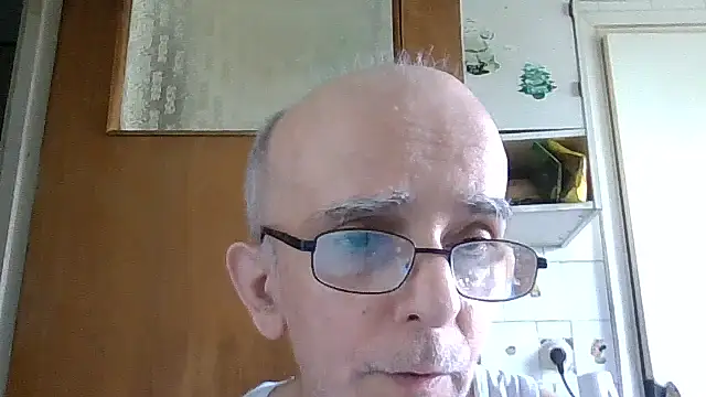 Snapshot of mariusica1@xh chatting on July 14, 10:21 am mariusica1xh online show from July 14, 10:21 am