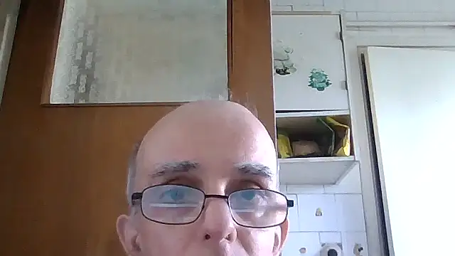 Snapshot of mariusica1@xh chatting on July 30, 9:41 am mariusica1xh online show from July 30, 9:41 am
