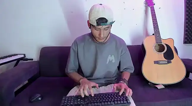 Henrikk senn online show from December 14, 2:56 am