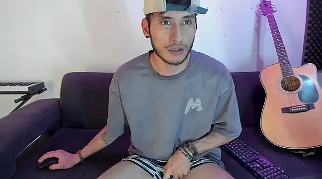 Henrikk senn online show from December 17, 2:44 pm