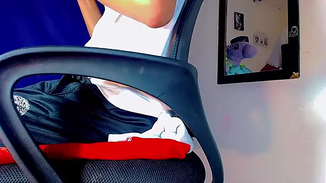 Snapshot of nicol_gill_ chatting on January 7, 5:20 pm nicol gill online show from January 7, 5:20 pm