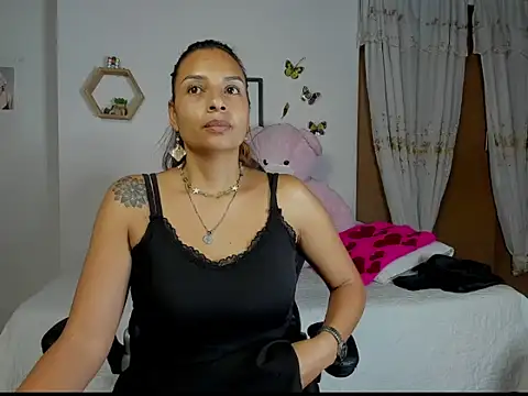 mykaelahoney online show from November 22, 4:22 am