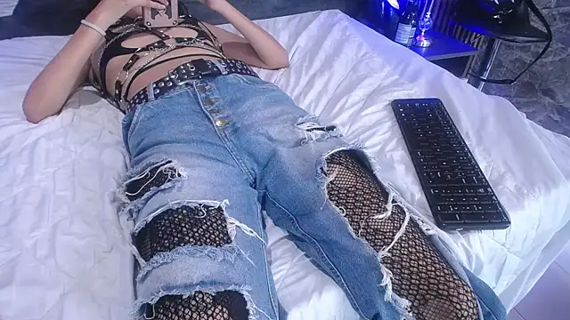 Snapshot of bellatrix25 chatting on December 6, 11:47 pm bellatrix25 online show from December 6, 11:47 pm