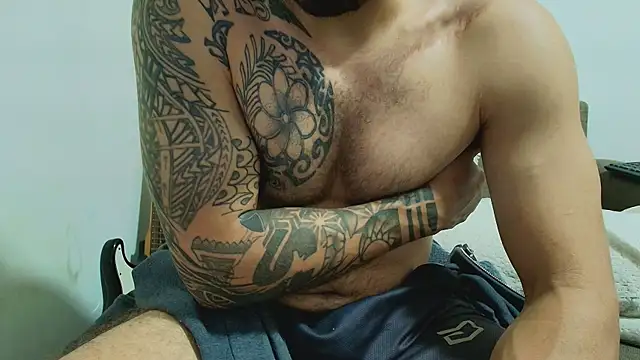 Snapshot of thomas_gun chatting on April 13, 4:07 am thomas gun online show from April 13, 4:07 am