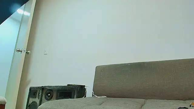 Snapshot of thomas_gun chatting on May 1, 2:05 am thomas gun online show from May 1, 2:05 am