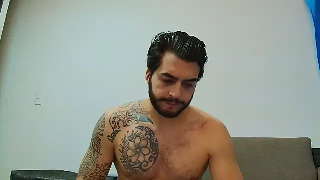 Snapshot of thomas_gun chatting on May 1, 11:09 pm thomas gun online show from May 1, 11:09 pm