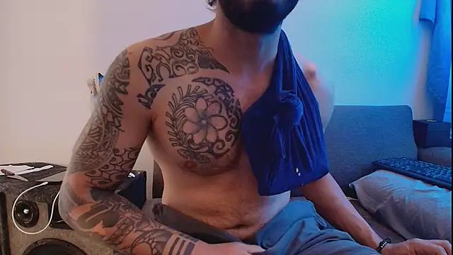 Snapshot of thomas_gun chatting on June 3, 3:06 pm thomas gun online show from June 3, 3:06 pm