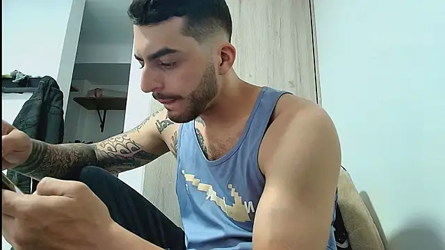 Snapshot of thomas_gun chatting on June 16, 10:23 pm thomas gun online show from June 16, 10:23 pm