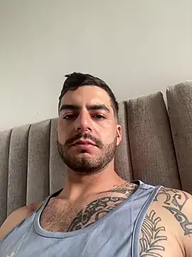 Snapshot of thomas_gun chatting on June 17, 12:18 pm thomas gun online show from June 17, 12:18 pm