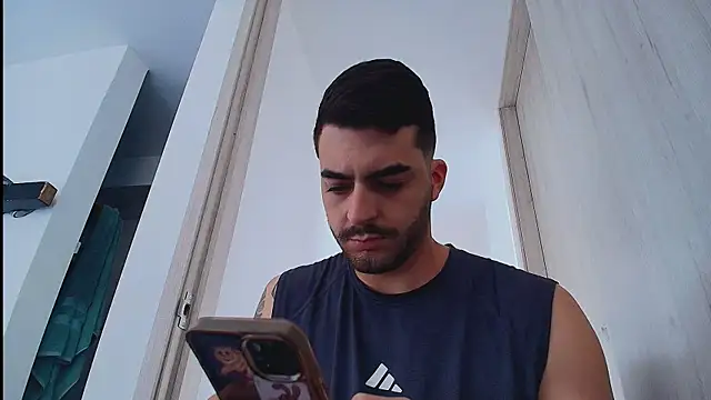 Snapshot of thomas_gun chatting on June 18, 9:30 pm thomas gun online show from June 18, 9:30 pm