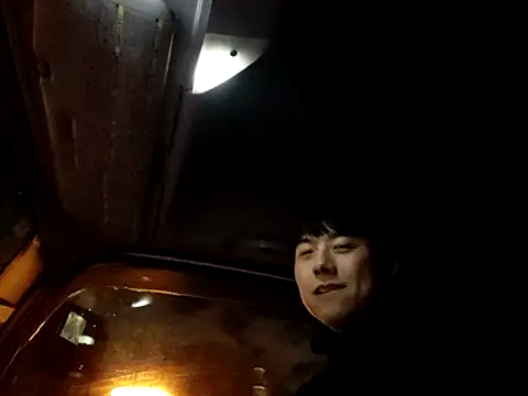 whitebriefboy online show from January 8, 3:36 pm