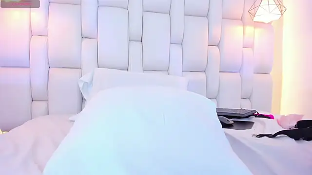 Snapshot of AslyGomez chatting on February 6, 5:40 pm AslyGomez online show from February 6, 5:40 pm