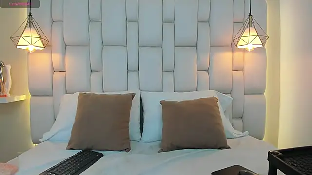 Snapshot of AslyGomez chatting on February 13, 11:28 am AslyGomez online show from February 13, 11:28 am