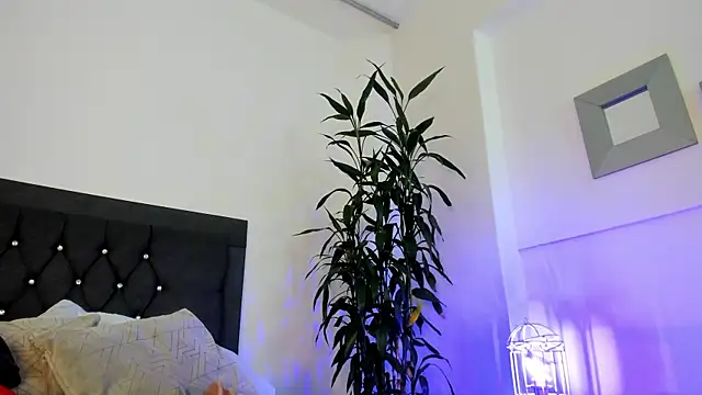 Snapshot of ebony_hot1 chatting on January 17, 7:27 pm ebony hot1 online show from January 17, 7:27 pm