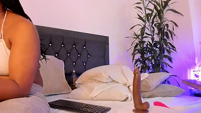 Snapshot of ebony_hot1 chatting on February 12, 6:09 pm ebony hot1 online show from February 12, 6:09 pm