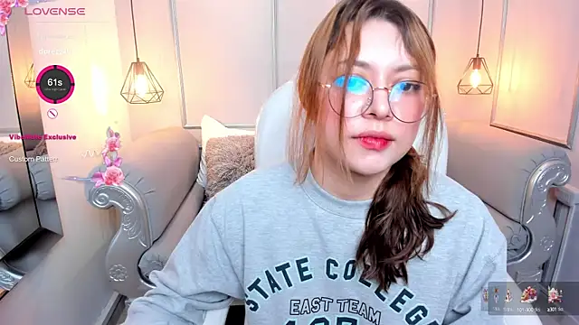 Lanna18 online show from December 29, 3:13 pm