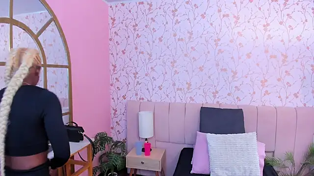 amber-hill online show from November 28, 7:05 pm