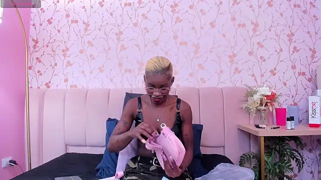 amber-hill online show from February 4, 7:20 pm