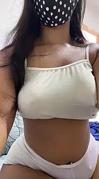 Snapshot of larissa1705 chatting on January 8, 3:39 pm larissa1705 online show from January 8, 3:39 pm