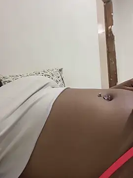 Snapshot of larissa1705 chatting on January 16, 4:07 am larissa1705 online show from January 16, 4:07 am