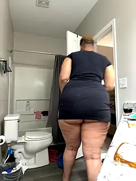 Snapshot of SexyHoneyRedd chatting on December 2, 11:07 pm SexyHoneyRedd online show from December 2, 11:07 pm