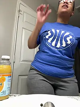 Snapshot of SexyHoneyRedd chatting on December 7, 12:08 am SexyHoneyRedd online show from December 7, 12:08 am