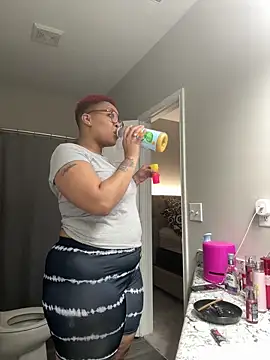 Snapshot of SexyHoneyRedd chatting on December 17, 11:49 pm SexyHoneyRedd online show from December 17, 11:49 pm