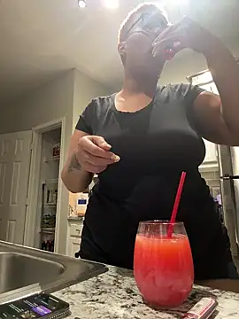 Snapshot of SexyHoneyRedd chatting on January 31, 11:45 pm SexyHoneyRedd online show from January 31, 11:45 pm