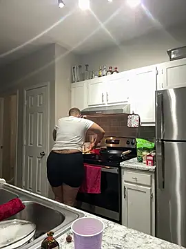 Snapshot of SexyHoneyRedd chatting on February 16, 1:14 am SexyHoneyRedd online show from February 16, 1:14 am