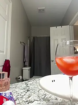 Snapshot of SexyHoneyRedd chatting on February 17, 11:42 pm SexyHoneyRedd online show from February 17, 11:42 pm