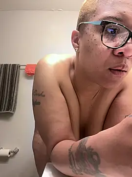 SexyHoneyRedd online show from March 25, 10:21 am