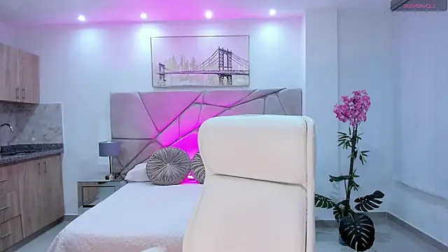 naomii campbell  online show from October 14, 6:20 pm