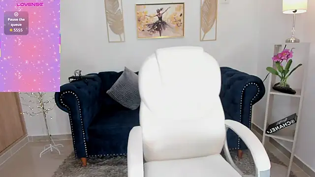 naomii campbell  online show from November 15, 7:10 pm