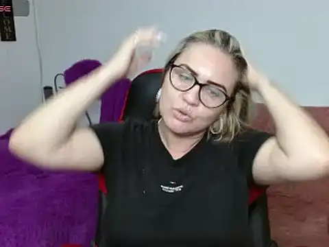 helenca43 online show from February 1, 11:48 pm