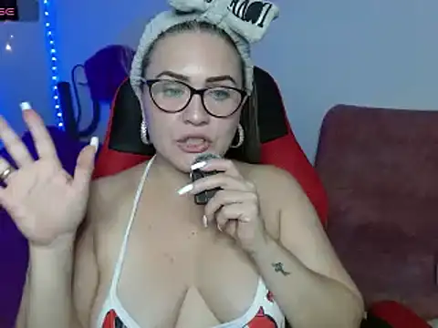 helenca43 online show from February 2, 2:48 am