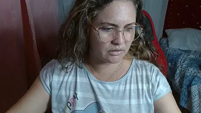 Snapshot of helenca43 chatting on September 25, 11:19 pm helenca43 online show from September 25, 11:19 pm