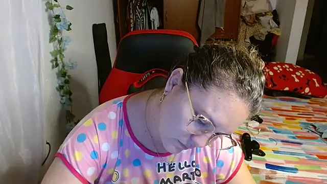 Snapshot of helenca43 chatting on October 9, 9:29 am helenca43 online show from October 9, 9:29 am